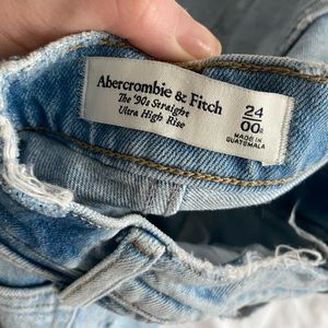 Abercrombie The 90s Ultra High Rise Straight Jean